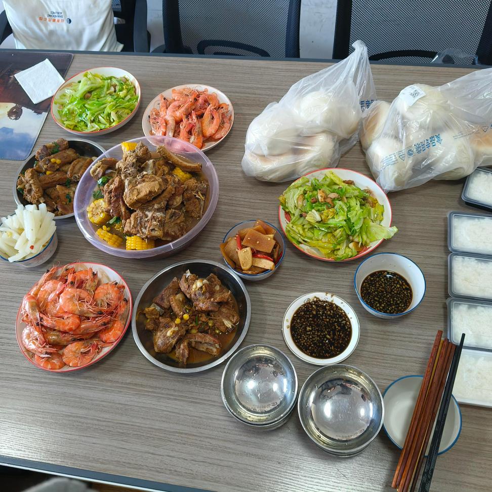 Chefes preparam almoço para todos!