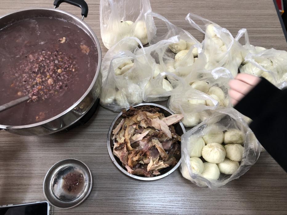 Funcionários da Zemeijia comemoram o Festival Laba