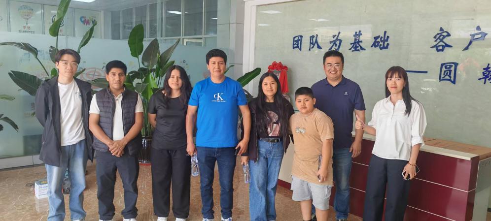 ZMJ Packaging dá as boas-vindas aos clientes peruanos para inspeção de fábrica no local e finalização de pedidos